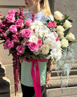 Load image into Gallery viewer, Luxe Floral Classic uniqueflowersandroses
