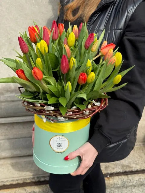 Mono box "Tulips" uniqueflowersandroses