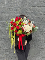 Load image into Gallery viewer, Signature mix box uniqueflowersandroses